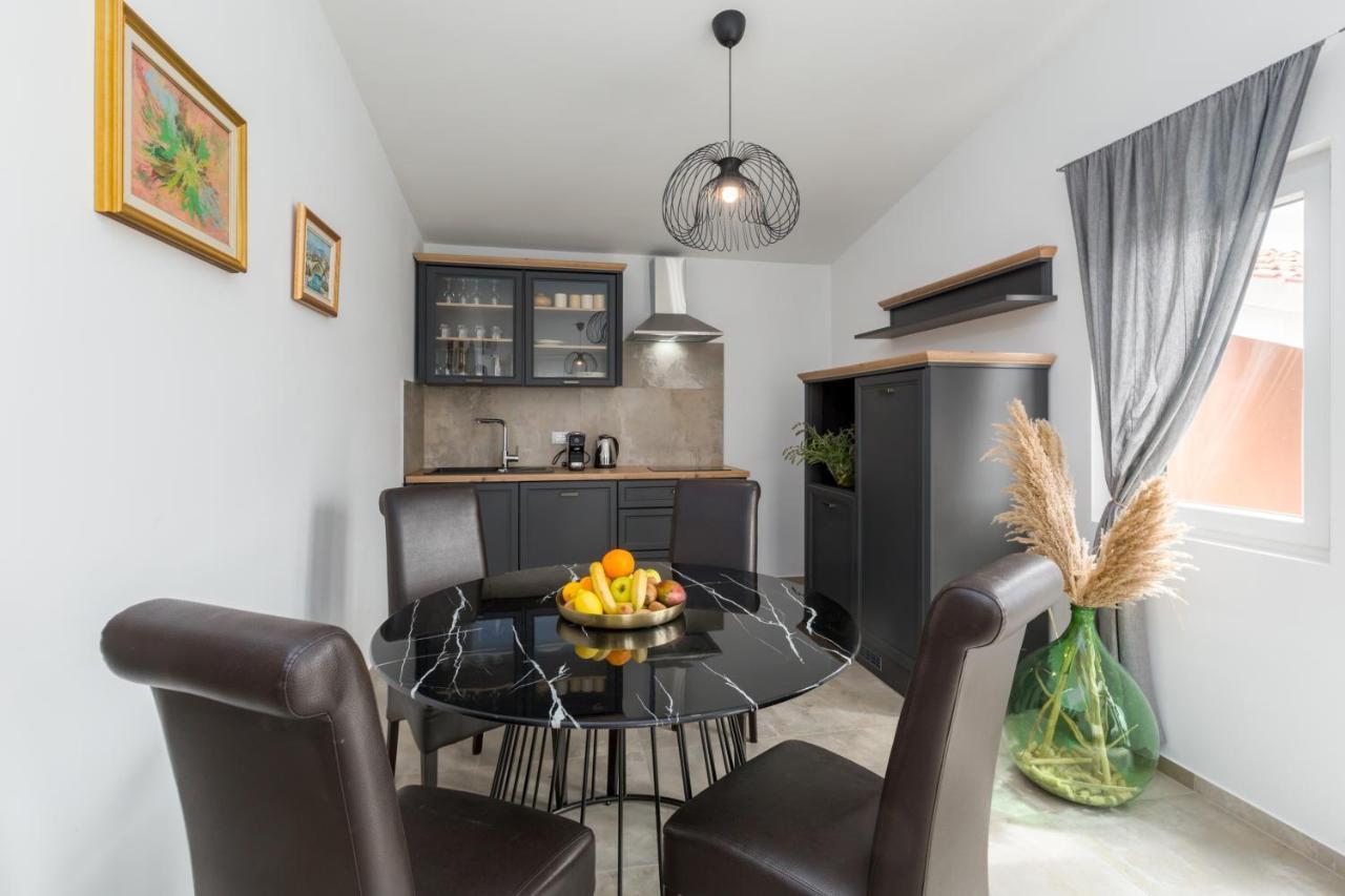 Apartments Zomzi Poreč Eksteriør bilde