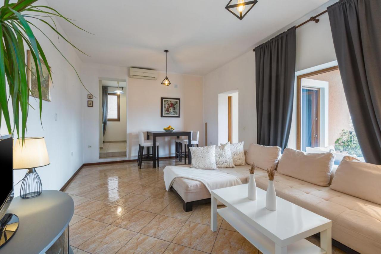Apartments Zomzi Poreč Eksteriør bilde