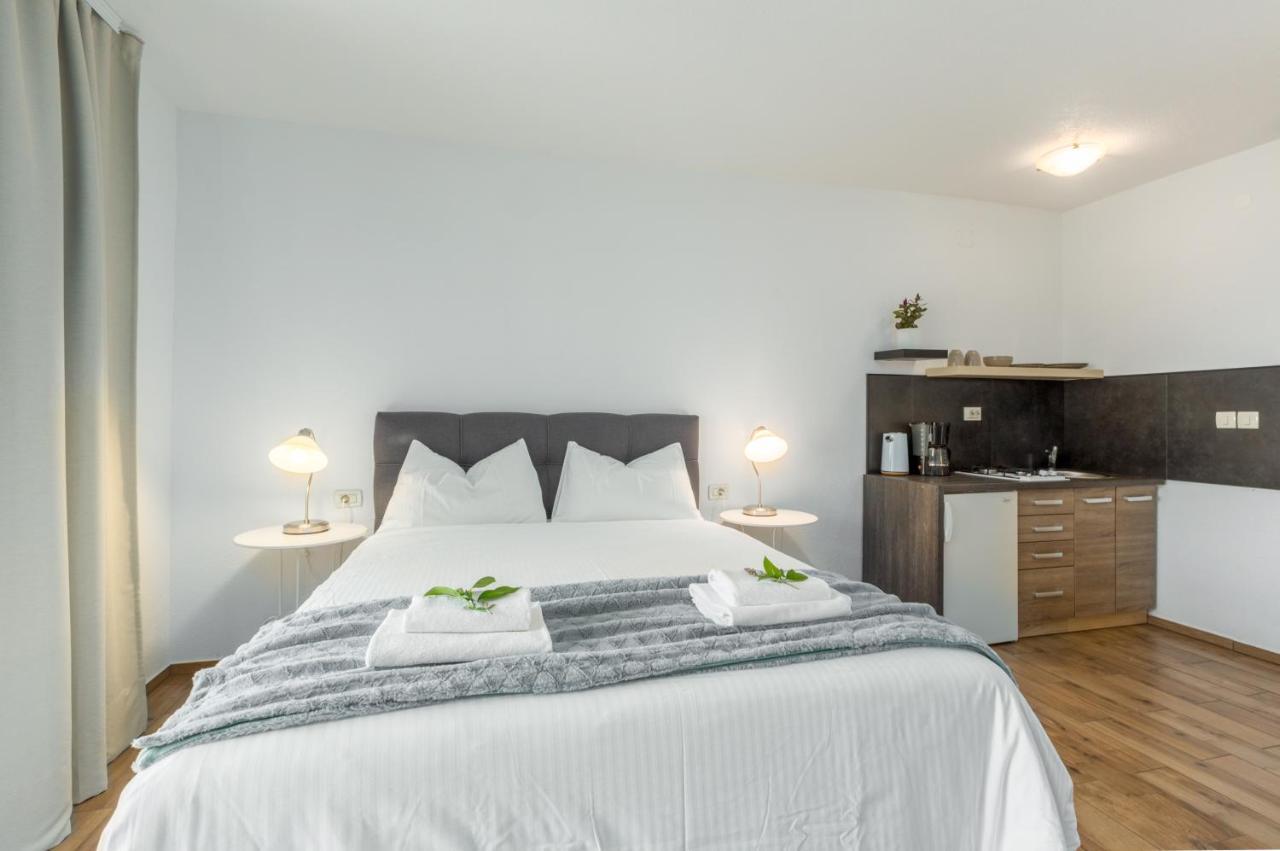 Apartments Zomzi Poreč Eksteriør bilde
