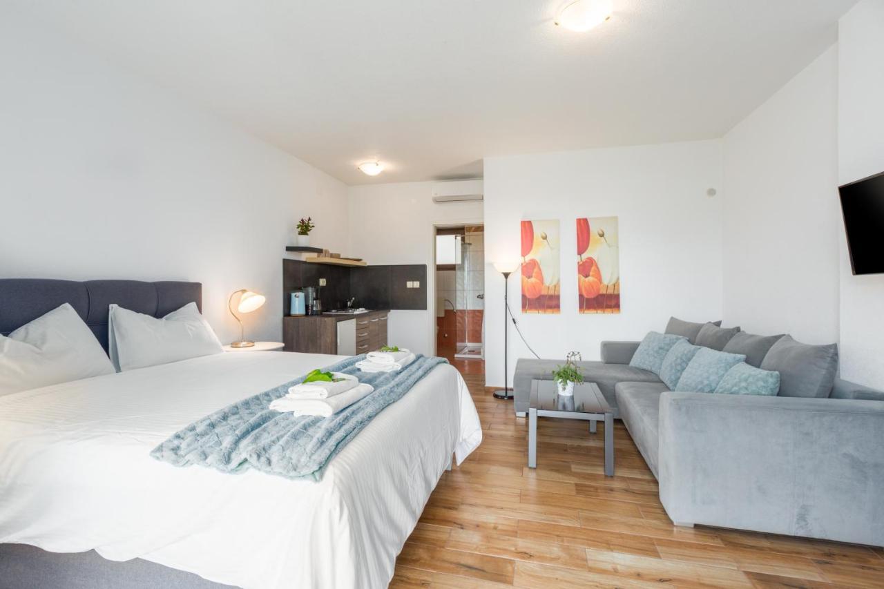 Apartments Zomzi Poreč Eksteriør bilde